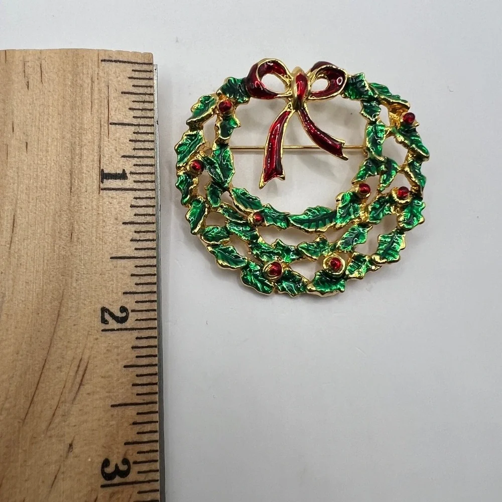 Vintage Christmas Wreath Brooch Geen Red Enamel Gold‎ Tone Pin